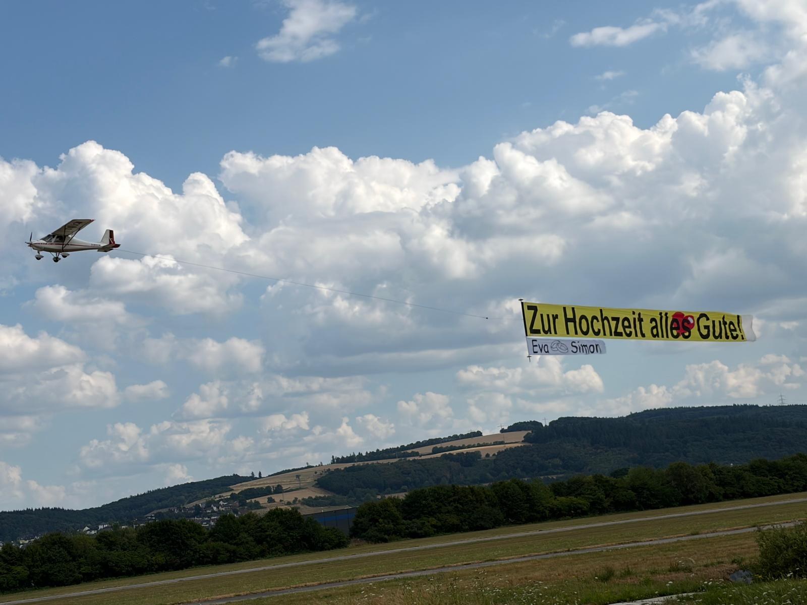 Bannerflug über der Eifel